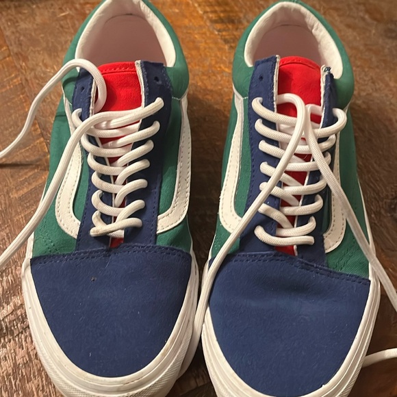 Vans - Picture 1 of 8